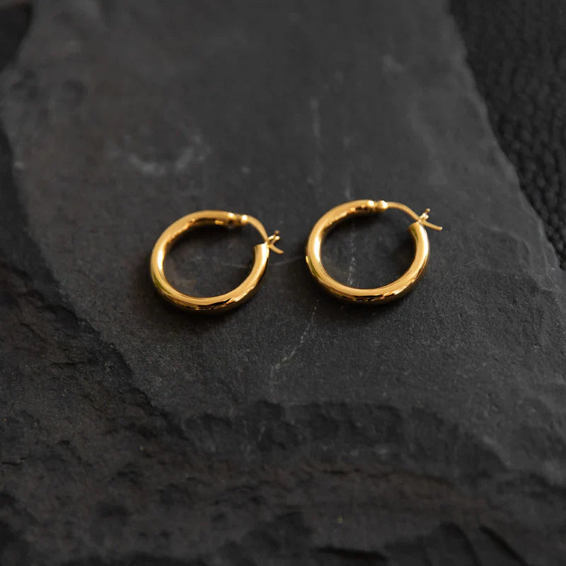 22K gold vermeil hoop earrings with 25 mm diameter and 4 mm width, showing medium-hoop scale and bold structural presence