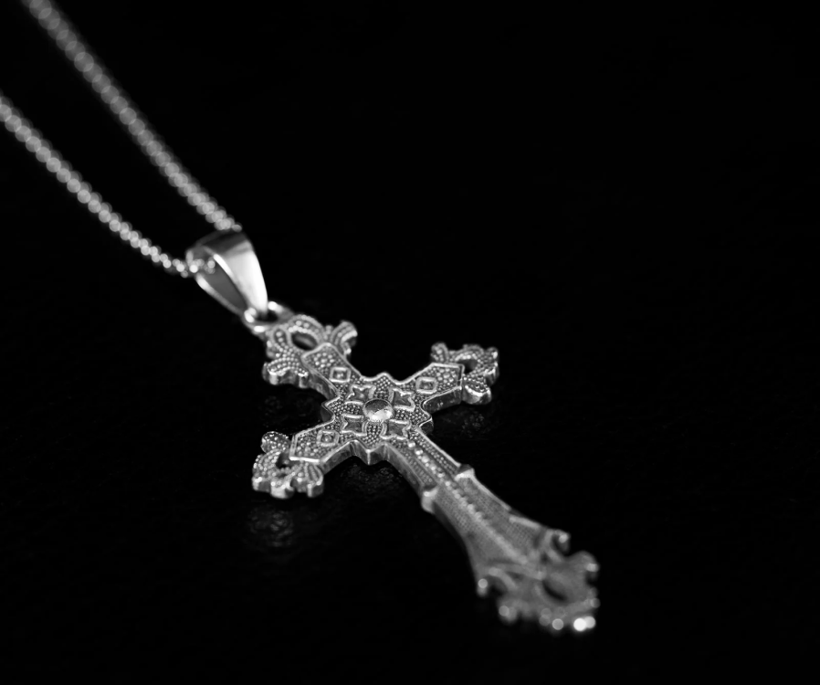 Gothic Cross Jewelry: A Guide to Cross Necklace Styles